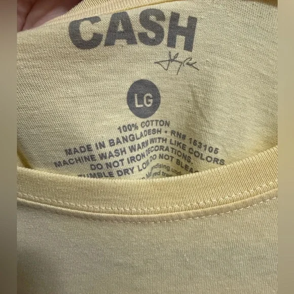 Johnny Cash Graphic Cowboy Tee Large NWT - Picture 2 of 4